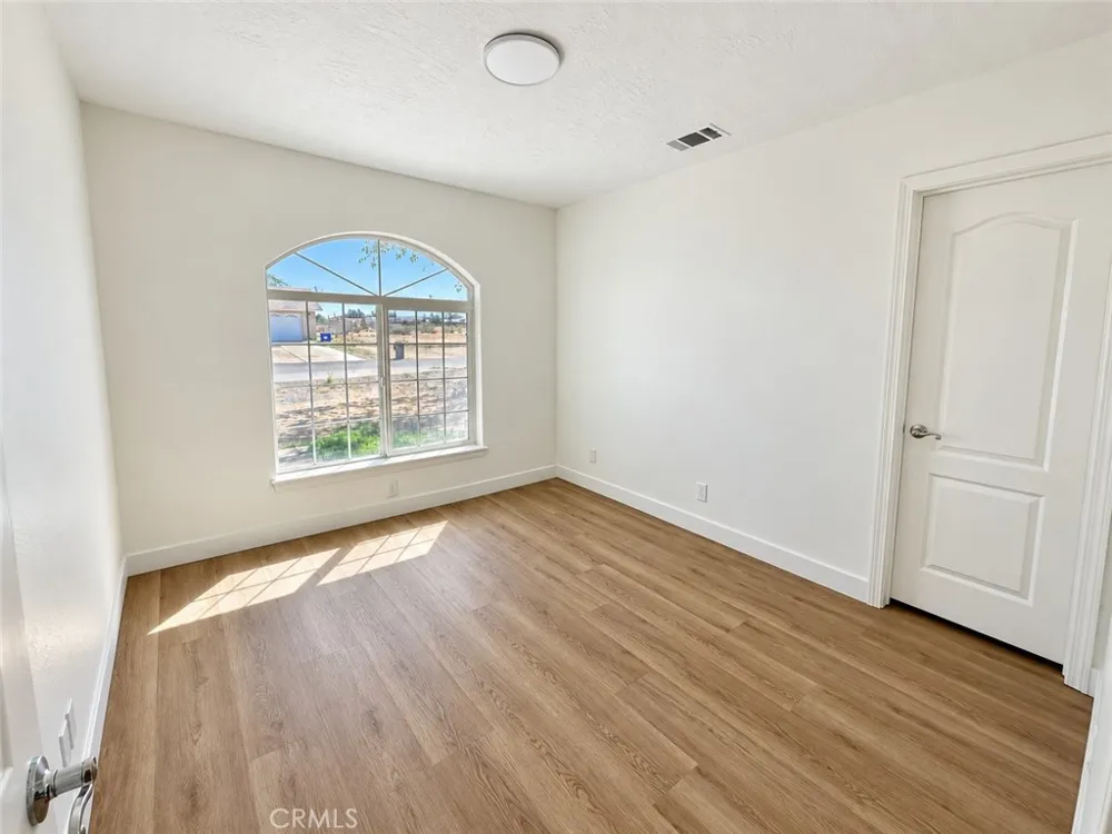 10968 Nambe Apple Valley, CA 92308