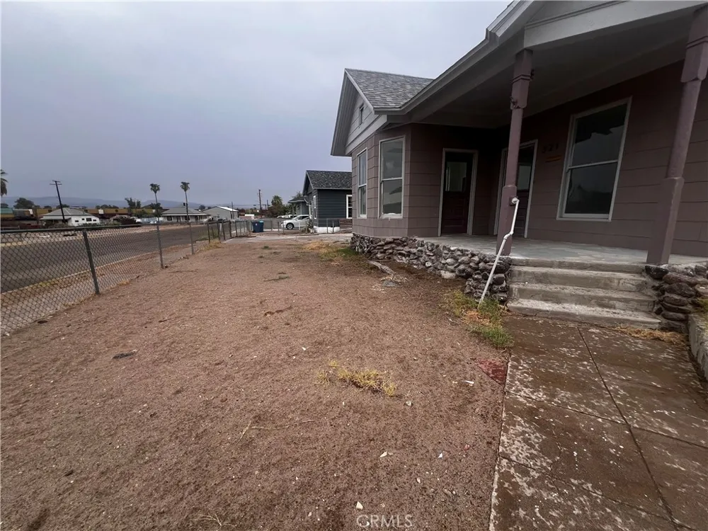 321 Bazoobuth Needles, CA 92363