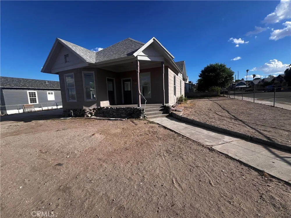 321 Bazoobuth Needles, CA 92363