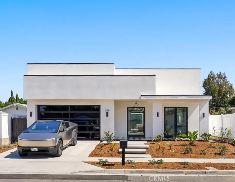 228 Costa Mesa Street Costa Mesa, CA 92627
