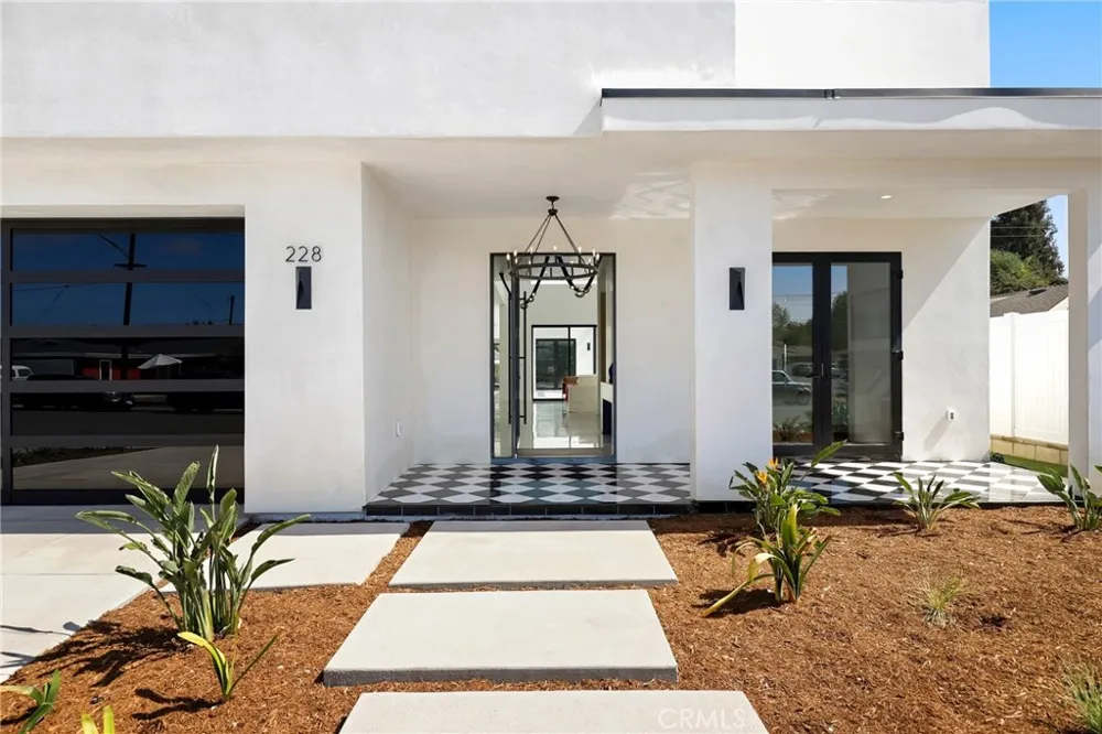 228 Costa Mesa Street Costa Mesa, CA 92627