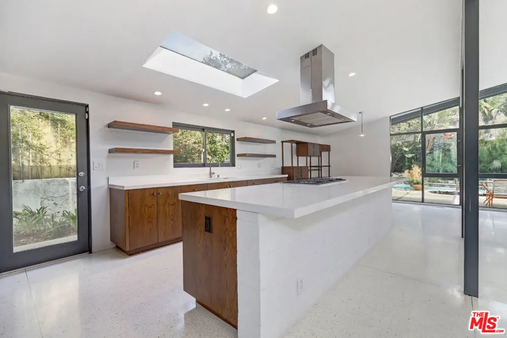 7560 Lolina Lane Los Angeles, CA 90046