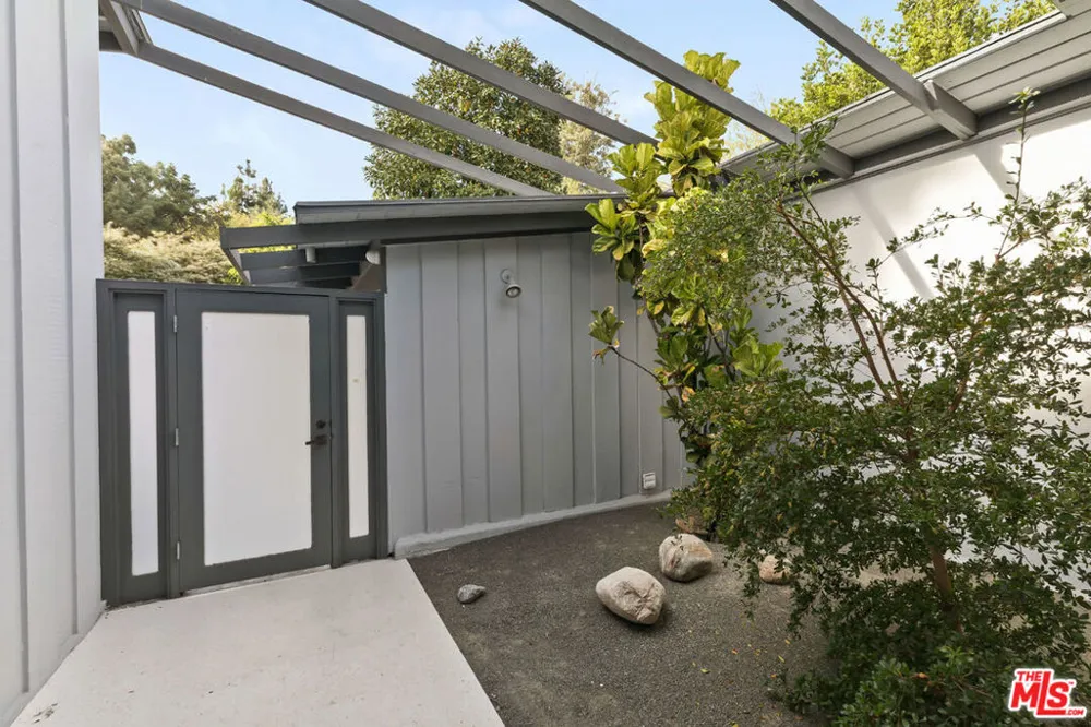 7560 Lolina Lane Los Angeles, CA 90046