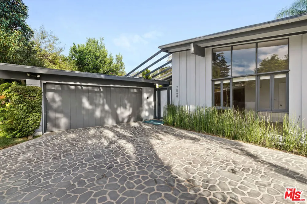7560 Lolina Lane Los Angeles, CA 90046