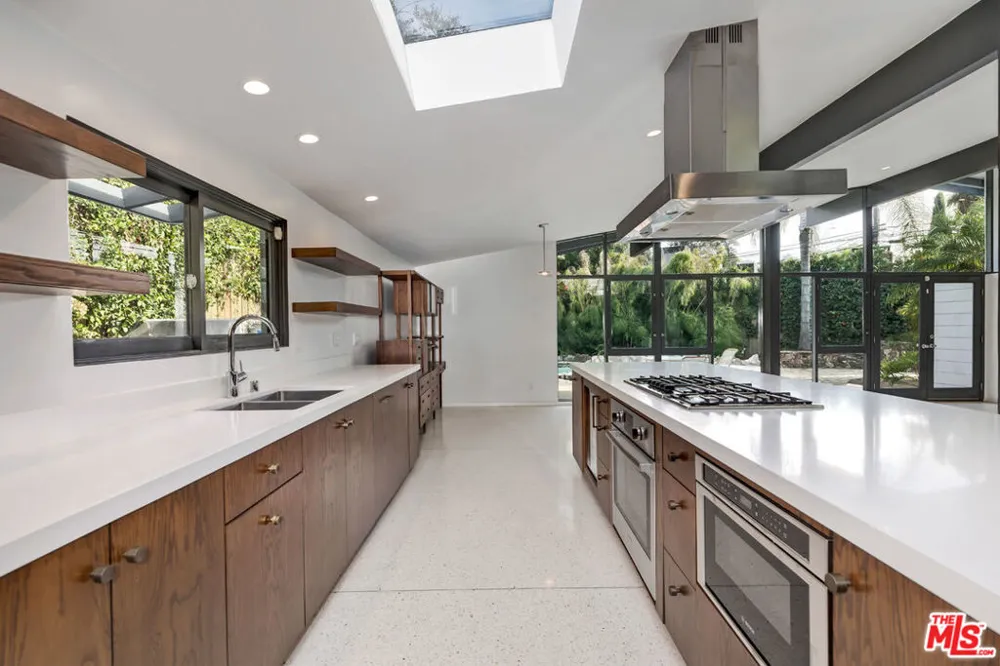 7560 Lolina Lane Los Angeles, CA 90046