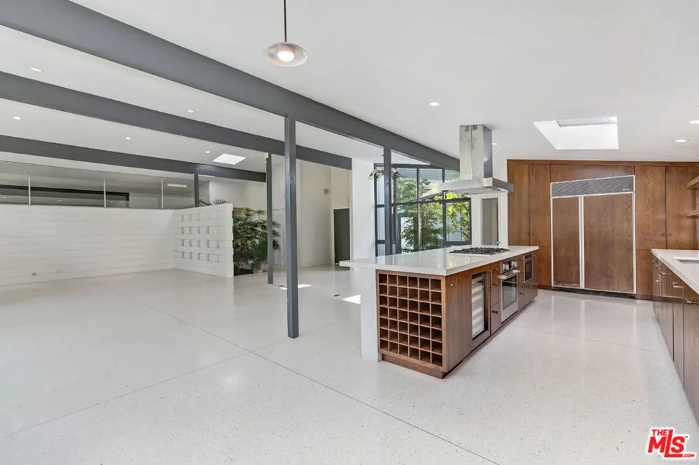 7560 Lolina Lane Los Angeles, CA 90046