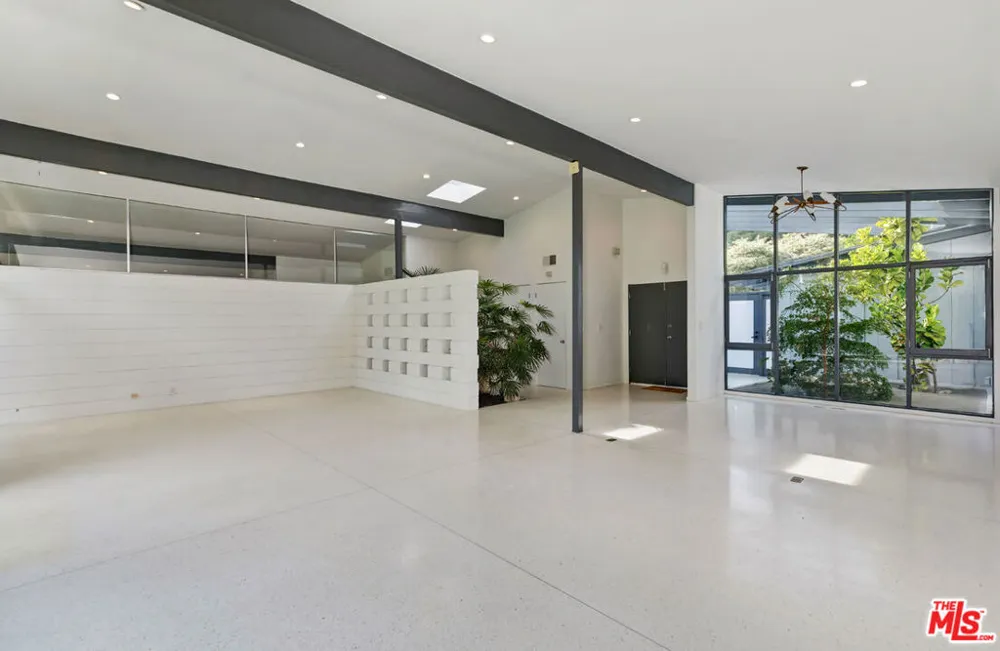 7560 Lolina Lane Los Angeles, CA 90046