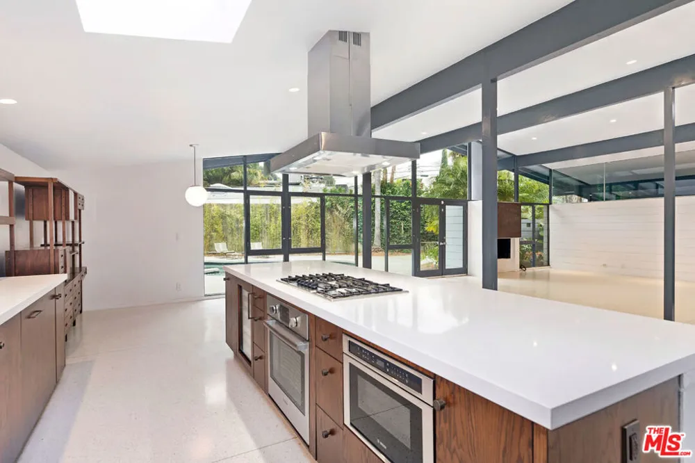 7560 Lolina Lane Los Angeles, CA 90046
