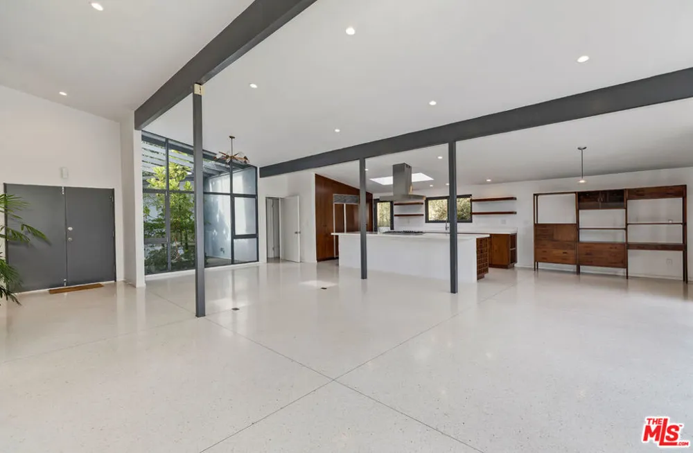 7560 Lolina Lane Los Angeles, CA 90046