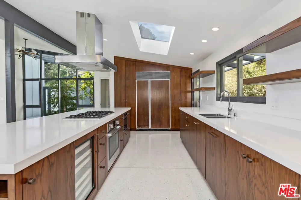 7560 Lolina Lane Los Angeles, CA 90046