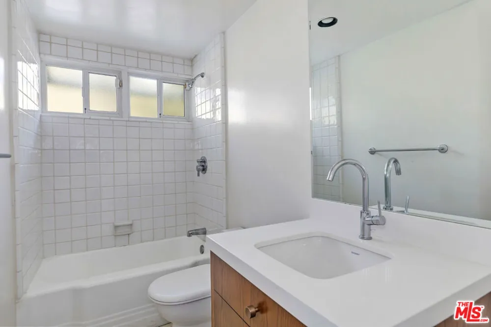 7560 Lolina Lane Los Angeles, CA 90046