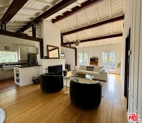 2828 Laurel Canyon Place