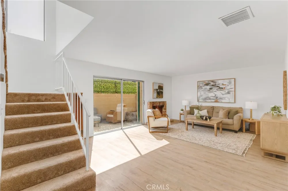 17221 Roscoe Boulevard #2 Northridge, CA 91325