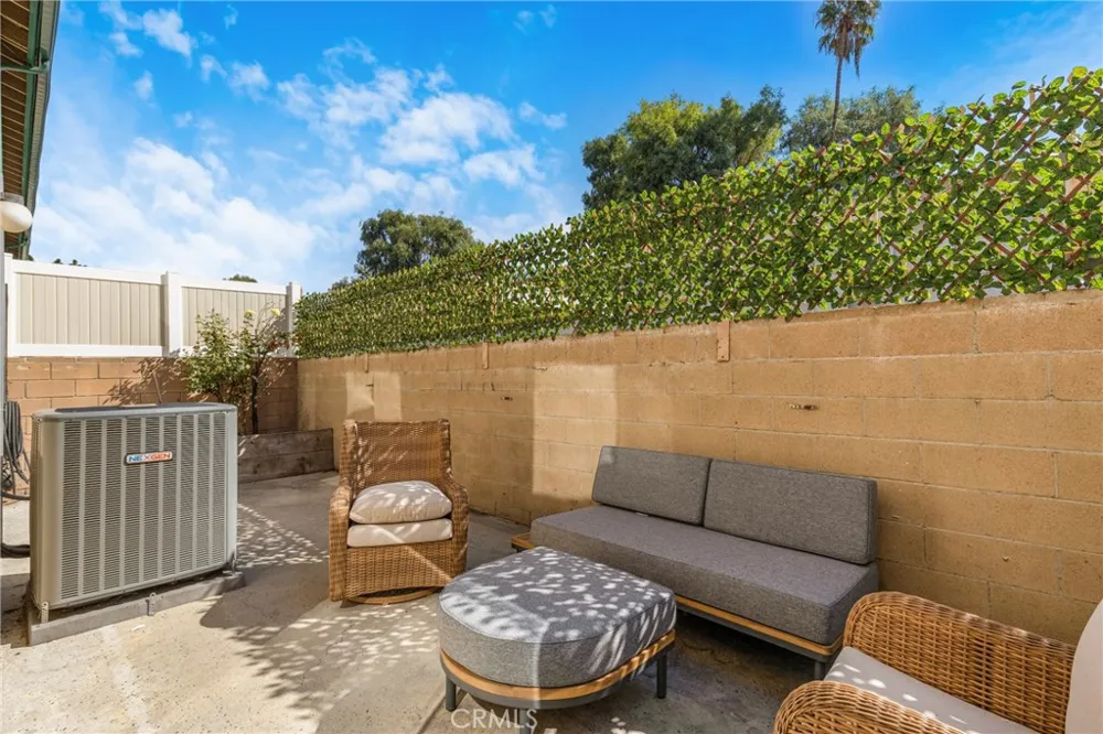 17221 Roscoe Boulevard #2 Northridge, CA 91325