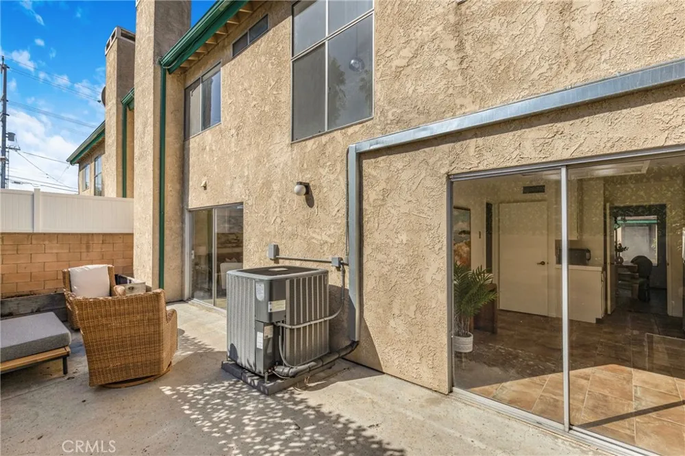 17221 Roscoe Boulevard #2 Northridge, CA 91325