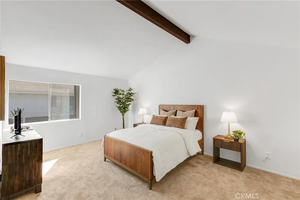 17221 Roscoe Boulevard #2 Northridge, CA 91325