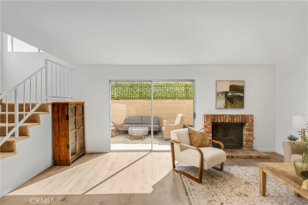 17221 Roscoe Boulevard #2 Northridge, CA 91325