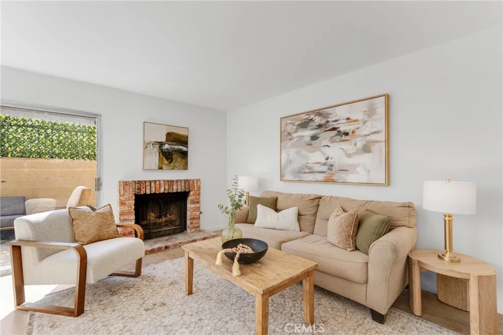 17221 Roscoe Boulevard #2 Northridge, CA 91325