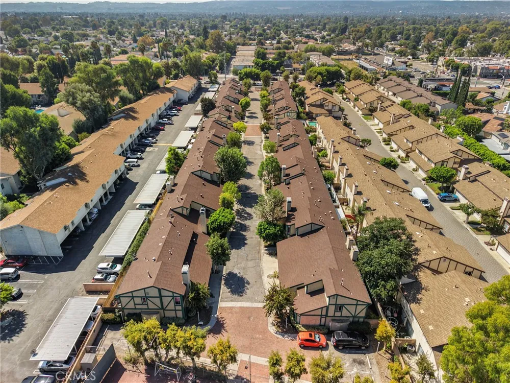 17221 Roscoe Boulevard #2 Northridge, CA 91325
