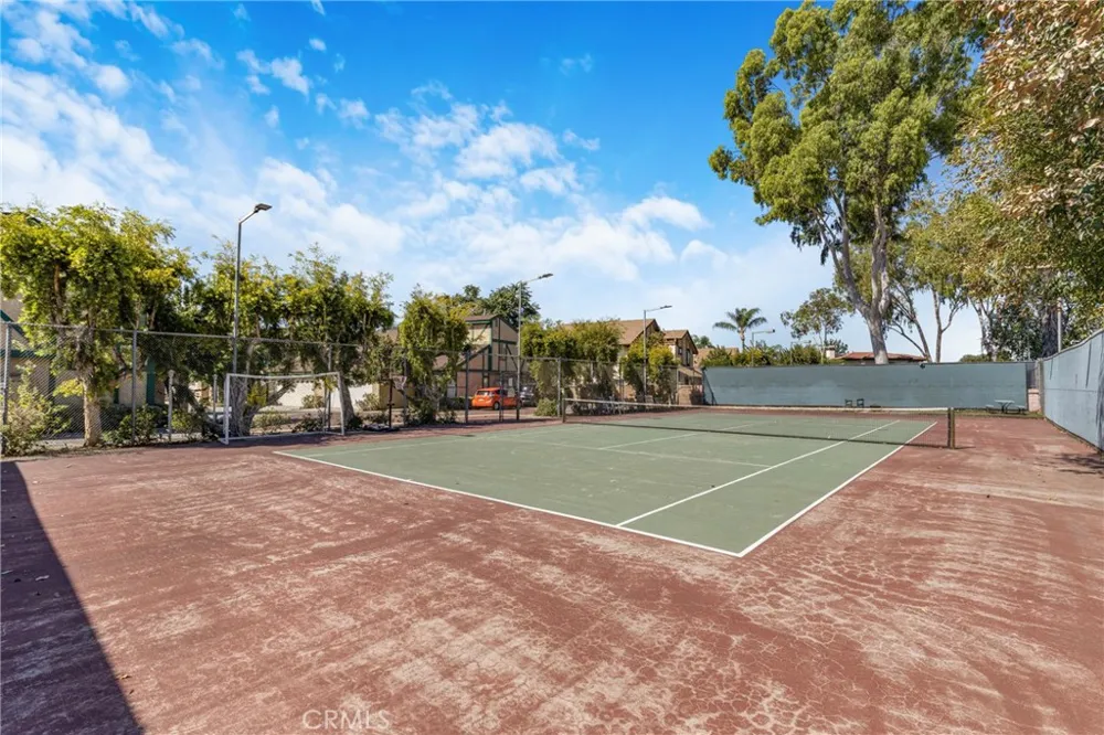 17221 Roscoe Boulevard #2 Northridge, CA 91325
