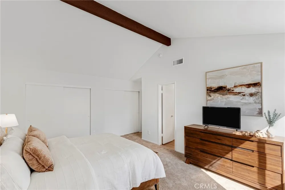 17221 Roscoe Boulevard #2 Northridge, CA 91325