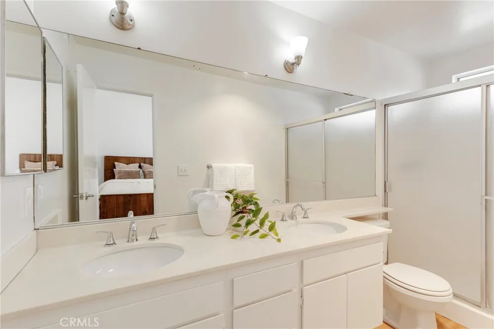17221 Roscoe Boulevard #2 Northridge, CA 91325