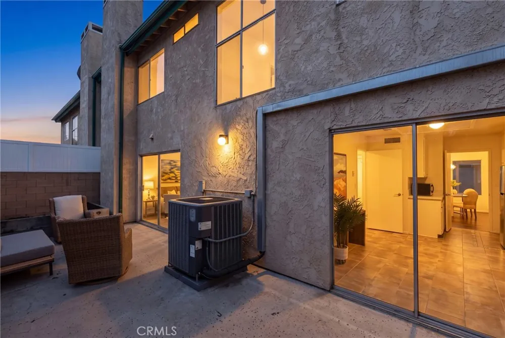 17221 Roscoe Boulevard #2 Northridge, CA 91325
