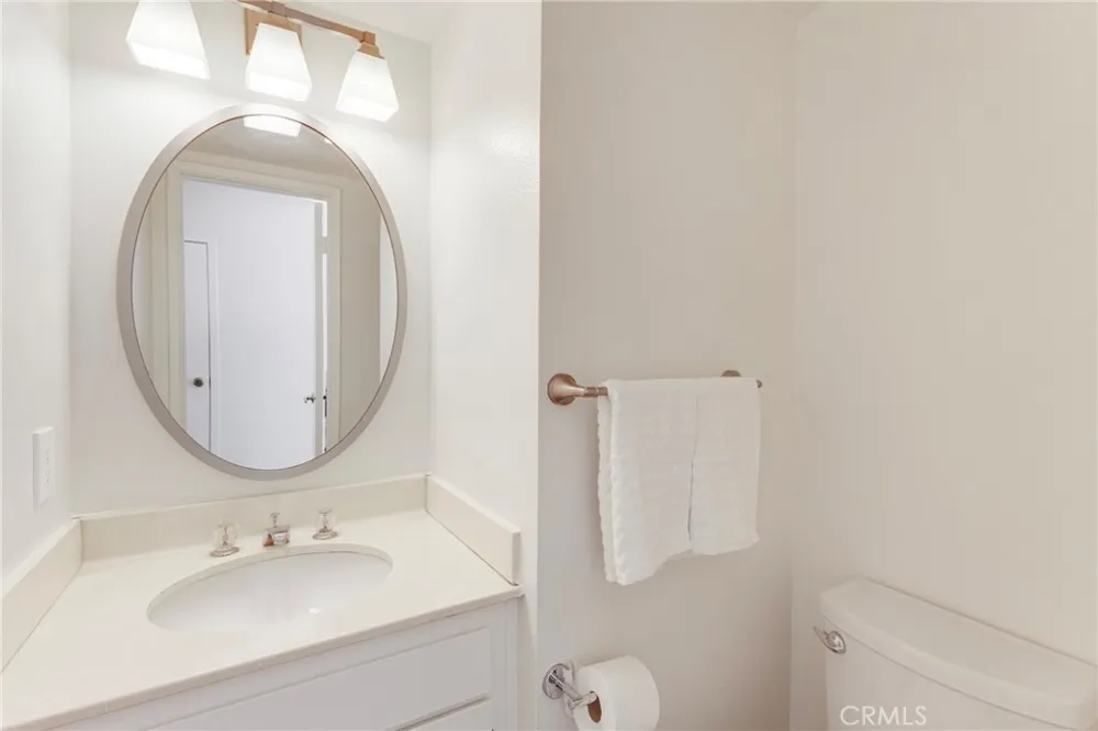 17221 Roscoe Boulevard #2 Northridge, CA 91325