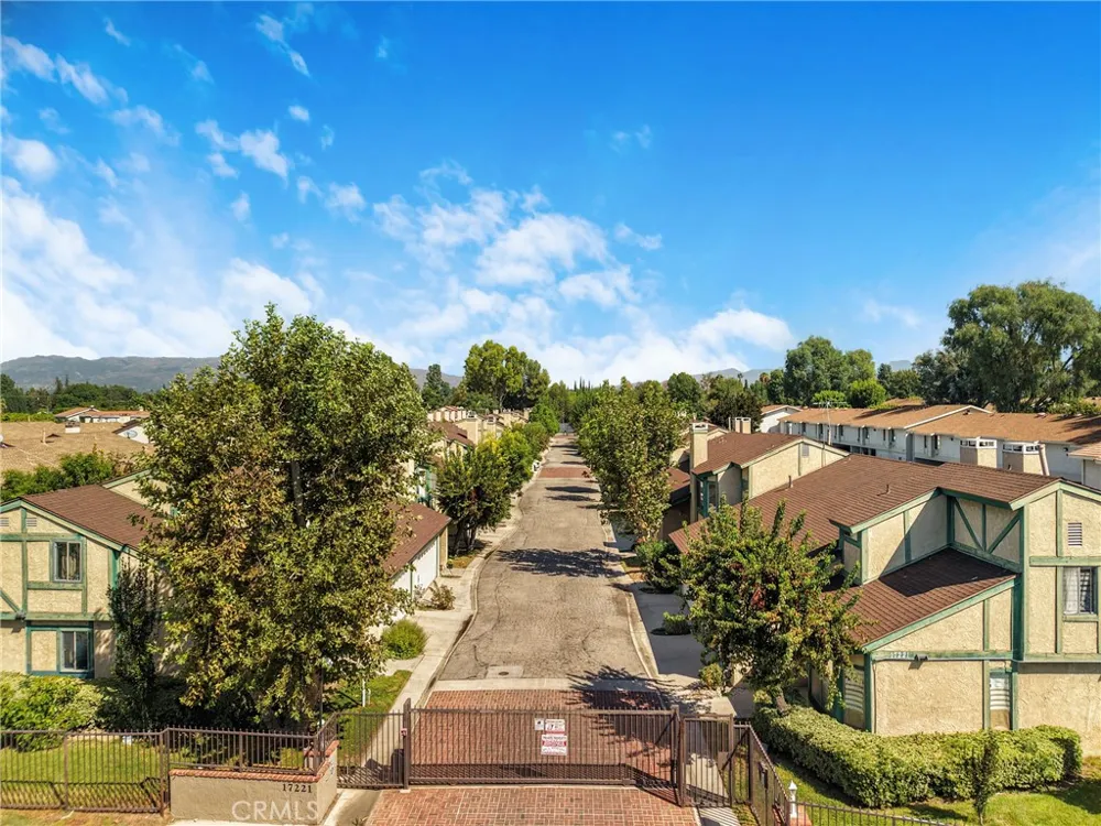 17221 Roscoe Boulevard #2 Northridge, CA 91325
