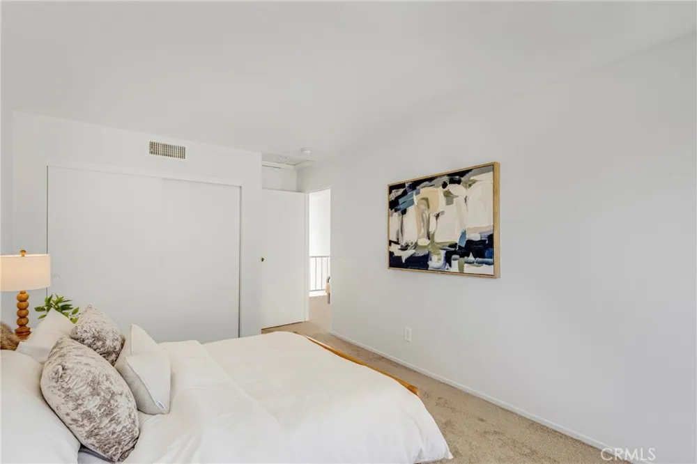 17221 Roscoe Boulevard #2 Northridge, CA 91325
