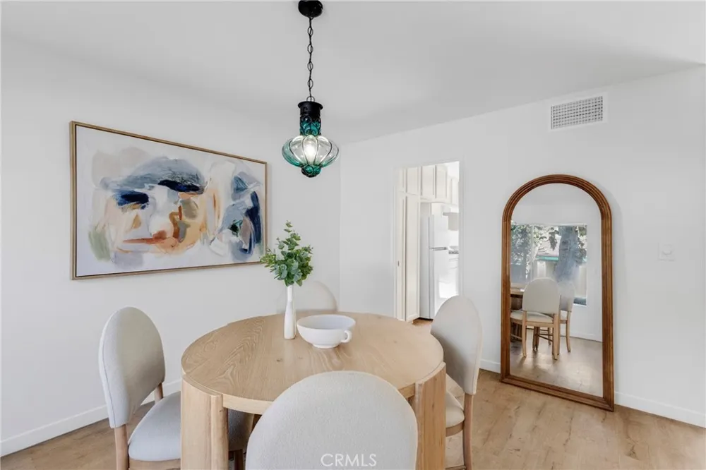 17221 Roscoe Boulevard #2 Northridge, CA 91325