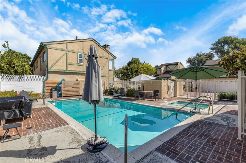17221 Roscoe Boulevard #2 Northridge, CA 91325