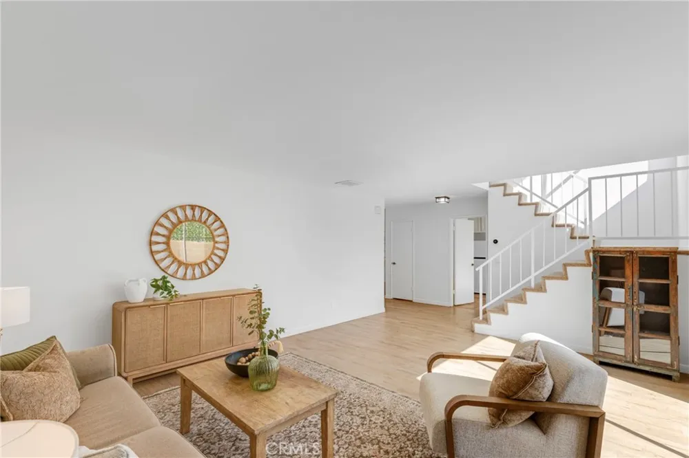 17221 Roscoe Boulevard #2 Northridge, CA 91325