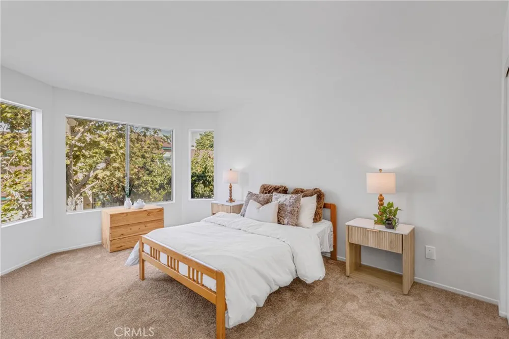 17221 Roscoe Boulevard #2 Northridge, CA 91325