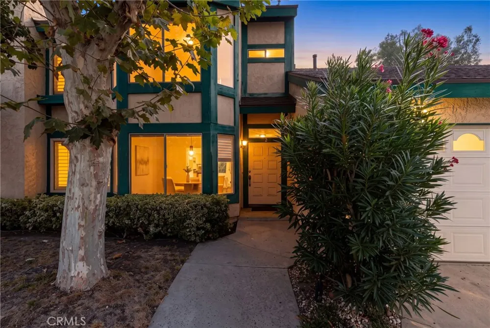 17221 Roscoe Boulevard #2 Northridge, CA 91325