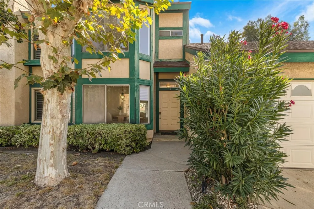 17221 Roscoe Boulevard #2 Northridge, CA 91325