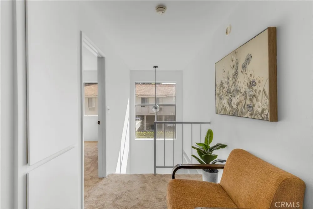 17221 Roscoe Boulevard #2 Northridge, CA 91325
