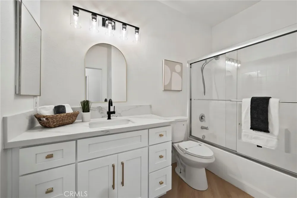 14839 Fairhaven Fontana, CA 92336