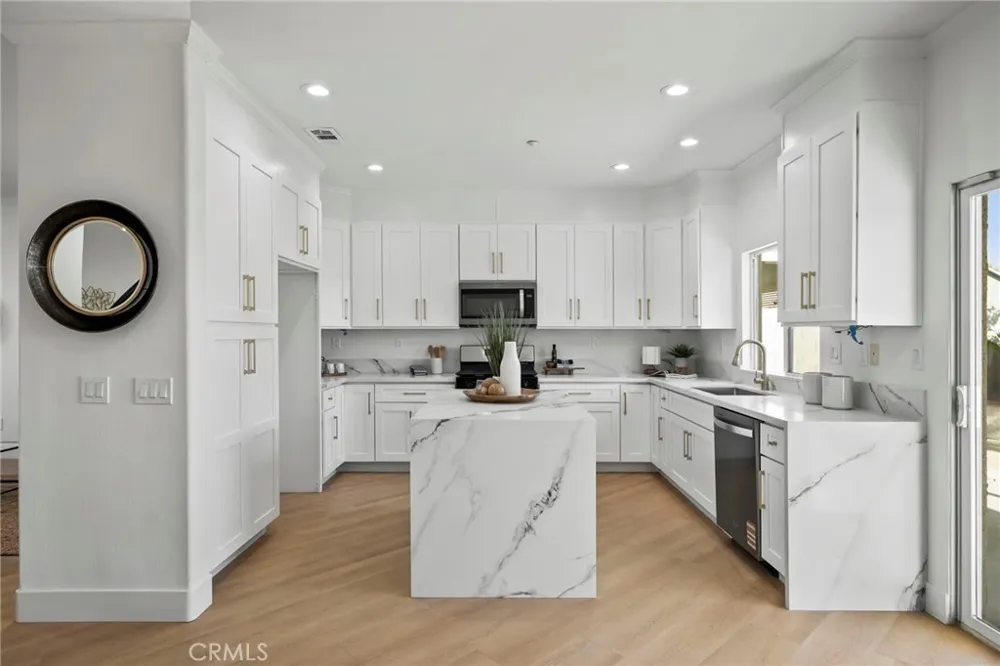 14839 Fairhaven Fontana, CA 92336