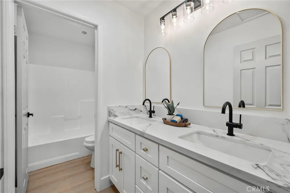 14839 Fairhaven Fontana, CA 92336