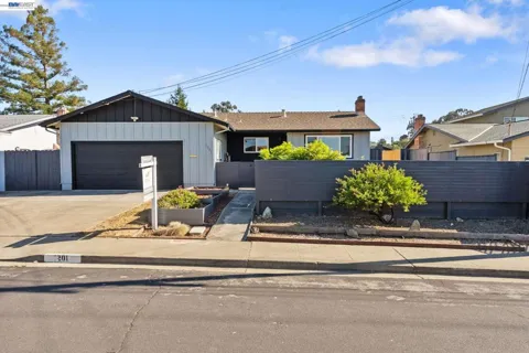 1201 Belfair Dr