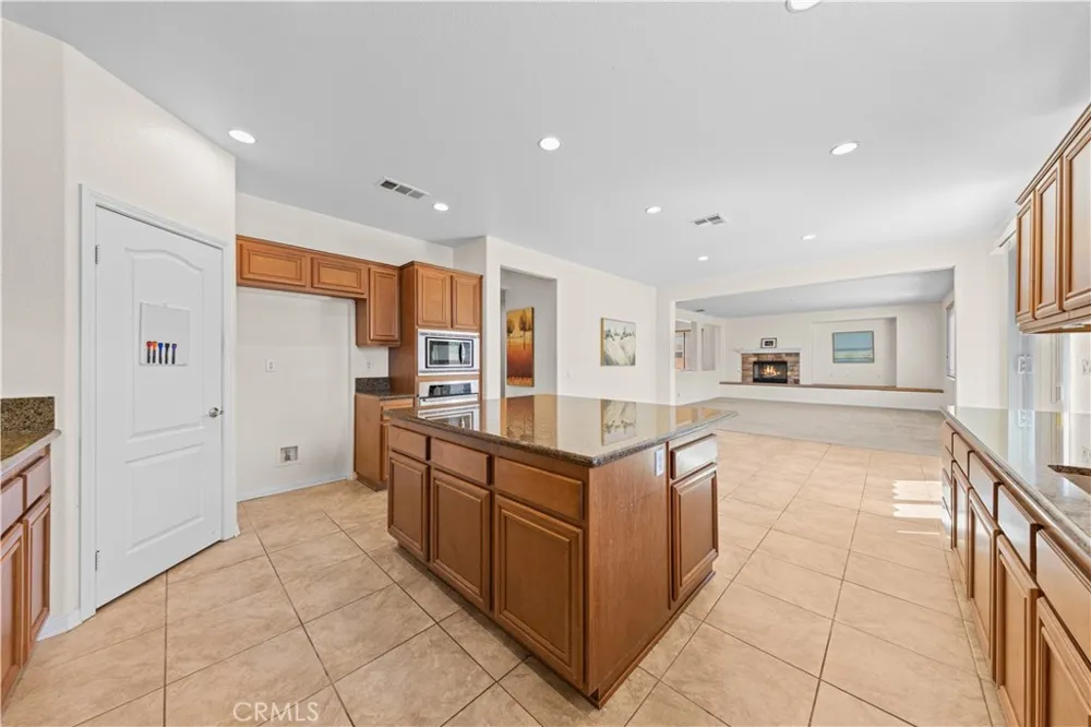 13763 Deerpath Circle Eastvale, CA 92880