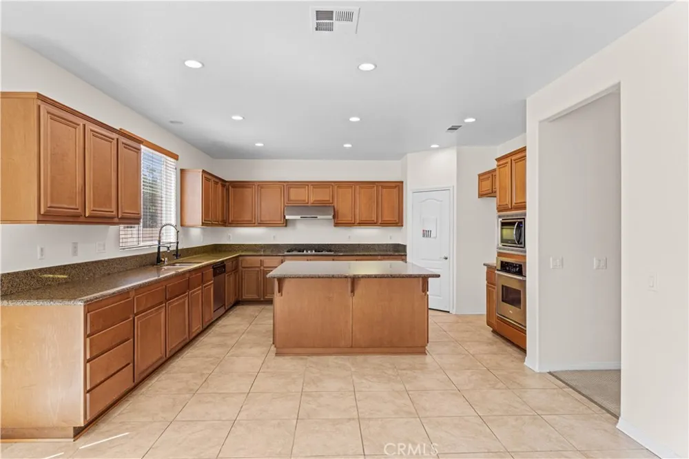13763 Deerpath Circle Eastvale, CA 92880