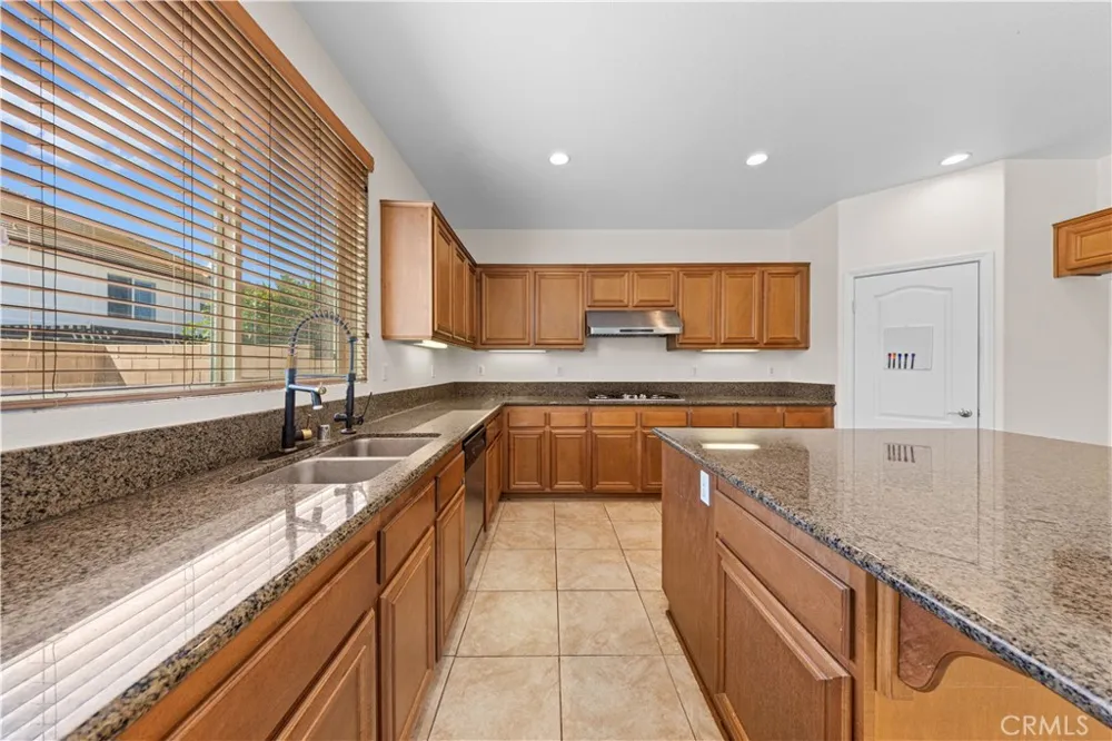 13763 Deerpath Circle Eastvale, CA 92880