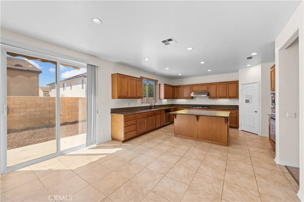13763 Deerpath Circle Eastvale, CA 92880