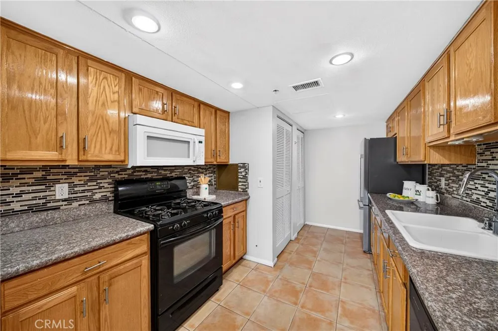 11124 Burbank Street #108 North Hollywood, CA 91601