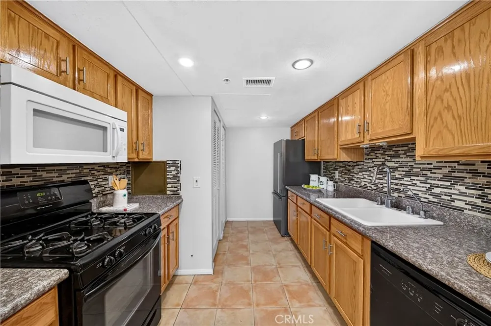 11124 Burbank Street #108 North Hollywood, CA 91601