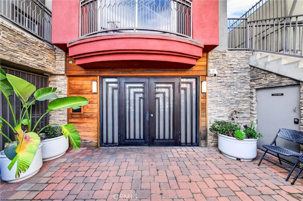 11124 Burbank Street #108 North Hollywood, CA 91601