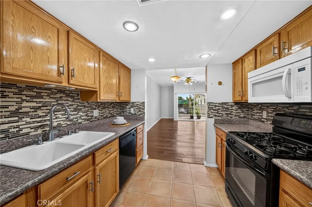 11124 Burbank Street #108 North Hollywood, CA 91601