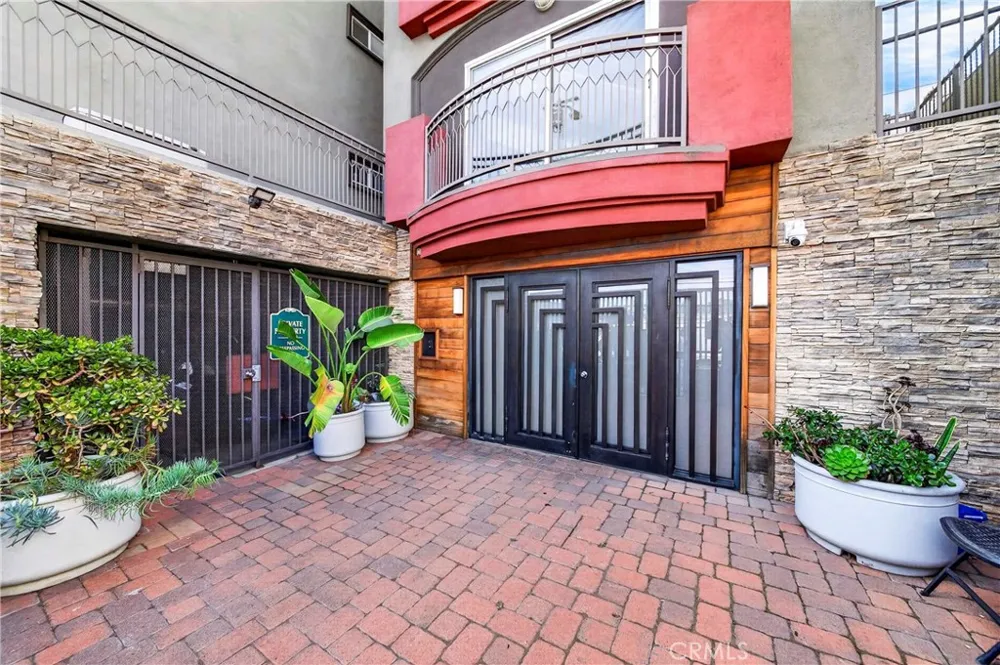 11124 Burbank Street #108 North Hollywood, CA 91601